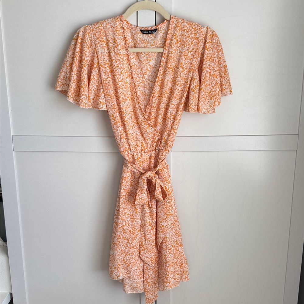 NWOT SHEIN Orange & cream Floral mini dress wrap style front with belt. Size M
